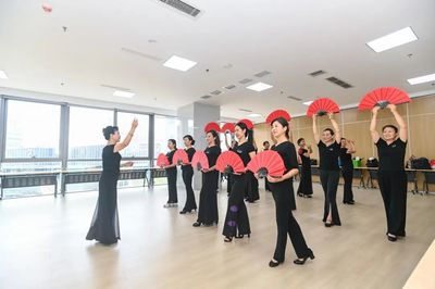 重慶兩江新區(qū)鴛鴦街道社區(qū)學(xué)院 家門口的“耍事”多，文化藝術(shù)咨詢服務(wù)暖人心